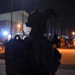 Amerikaanse militairen verlaten kortstondig luchthaven Kaboel voor evacués