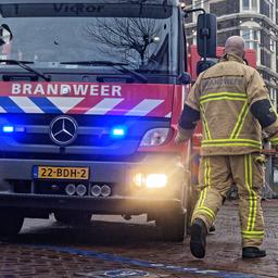 Bewoners springen uit raam bij brand in Amsterdam, buren leggen kussens neer