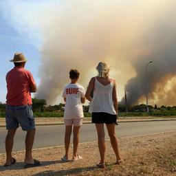 Bosbranden in Zuid-Frankrijk nog niet onder controle: ‘Omvang is ongekend’