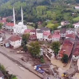 Video | Enorme ravage na overstromingen in noorden van Turkije