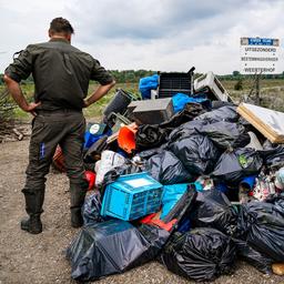 Opruimactie langs Limburgse rivieren en beken begonnen, veel afval aan oevers