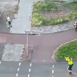 Video | Politie lost schoten bij achtervolging van gewapende man in Leeuwarden