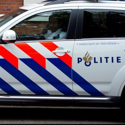 Politie onderzoekt explosie en vondst explosief bij woning in Alblasserdam