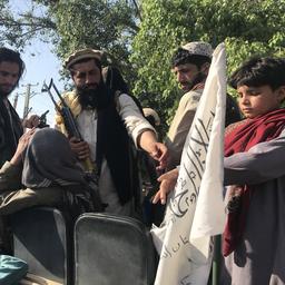 Liveblog Afghanistan | Taliban roept vrouwen op zich bij de regering aan te sluiten