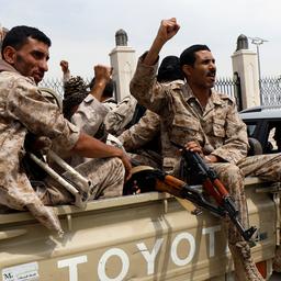 Tientallen doden door aanvallen op militaire basis Jemen