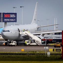 Vliegtuig met ongeveer 160 mensen uit Afghanistan aangekomen op Schiphol