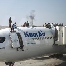 VS staakt evacuatievluchten in Kaboel vanwege chaos op landingsbanen