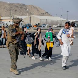 Zeker 49 Nederlanders weg uit chaotisch Afghanistan: zo gaan de evacuaties nu