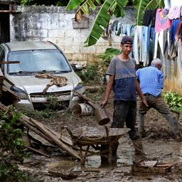 Zestien doden en twaalfhonderd huizen verwoest bij overstromingen Venezuela
