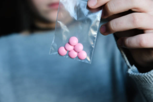Opnieuw XTC-pillen aangetroffen bij huisinval Seroe Blanco