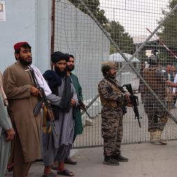Afghaanse maatschappij vliegt weer binnenlands, vliegtuig geland op Kaboel