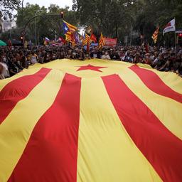 Catalaanse roep om onafhankelijkheid door 400.000 betogers ondersteund