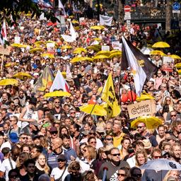 Coronaprotest Amsterdam trok ruim 20.000 deelnemers, geen grote incidenten