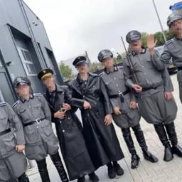 Man aangehouden voor wapenbezit in onderzoek naar dragen nazikleding op Urk
