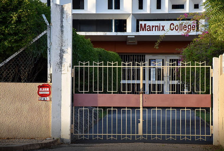 Marnix College ondanks bedreigingen gewoon open