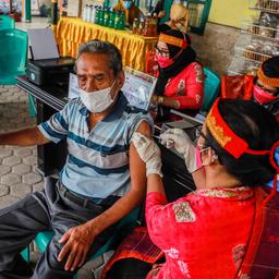 Nederland stuurt half miljoen Janssen-vaccins naar Indonesië