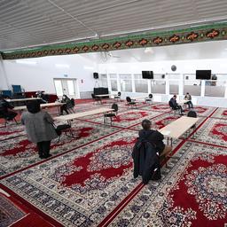 Prikken in moskeeën geeft bescheiden groep mensen het extra zetje