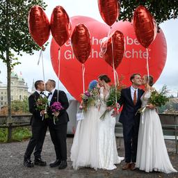 Ruime meerderheid Zwitsers stemt in referendum voor toestaan homohuwelijk