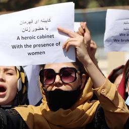 Taliban breken met traangas en stokken vrouwenprotest in Kaboel af