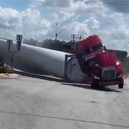 Video | Trein ramt rotorblad windmolen en trekt vrachtwagen omver