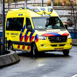 Zes personen naar ziekenhuis na ongeluk in Emmeloord, drie kinderen gewond