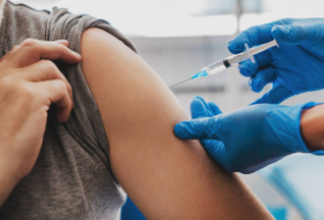Suriname bereikt vaccinatiegraad van vijftig procent