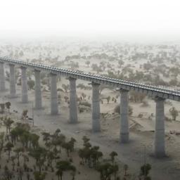 Video | China bouwt eerste spoorlijn ter wereld die in lus om woestijn heen loopt