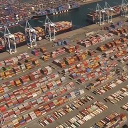 Video | Drone filmt honderdduizenden gestrande containers in Los Angeles