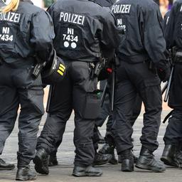 Duitse politie houdt groep gewapende burgerwachten aan bij grens met Polen