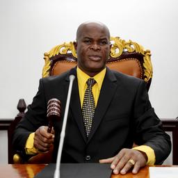 Surinaamse vicepresident Brunswijk draait baantjes voor familie niet terug