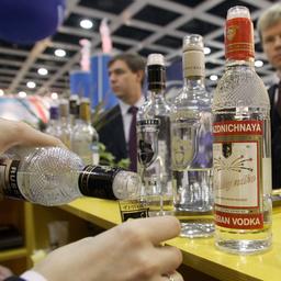 Tientallen doden en zieken door vergiftiging met illegale alcohol in Rusland