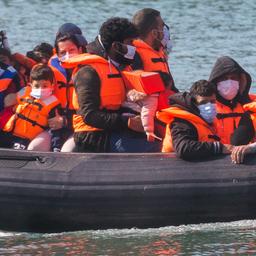 Video | Waarom bootvluchtelingen de gevaarlijke oversteek naar het VK maken