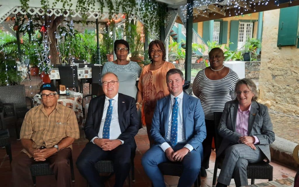 Kanselarij der Nederlandse Orden brengt bezoek aan Sint Eustatius