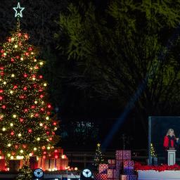 Video | Biden verlicht voor het eerst nationale kerstboom van VS