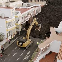 Video | Graafmachine verwijdert gestolde lava op La Palma