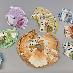 Man aangehouden op Schiphol met ton aan contant geld in zijn zakken