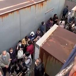 Video | Mensen op dak brandend WTC-gebouw wachten op evacuatie