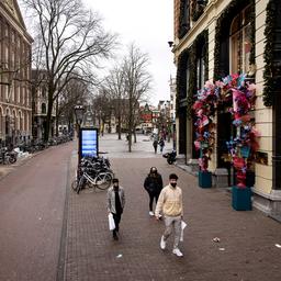 Omikronvariant dominant in Nederland, deels door grote aantallen in Amsterdam