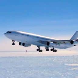 Video | Piloten maken historische landing met Airbus op Antarctica