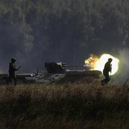 Rusland stuurt tienduizend militairen bij Oekraïense grens terug naar bases