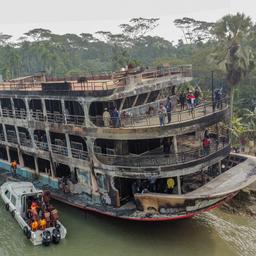 Tientallen doden bij brand op veerboot in Bangladesh