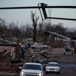 In beeld | Tornado’s laten spoor van vernieling achter in VS