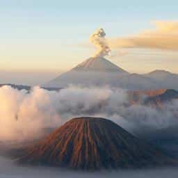 Veertien doden en tientallen gewonden door vulkaanuitbarsting Java