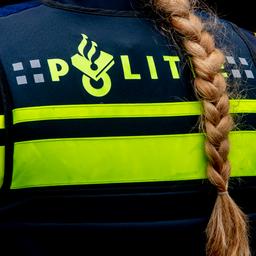Agente tegen hoofd getrapt door gezin tijdens jaarwisseling in Breukelen
