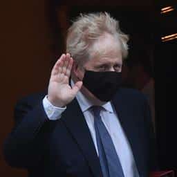 Britse premier Johnson biedt excuses aan voor tuinfeest tijdens lockdown