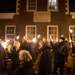 Duizenden aanwezigen bij fakkelprotest tegen gasbeleid in Groningen