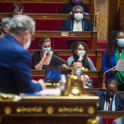 Franse parlementariërs met de dood bedreigd voor debat over coronapas