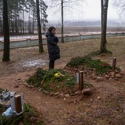 Hulporganisatie: Honderden migranten aan Belarussische grens vragen om hulp