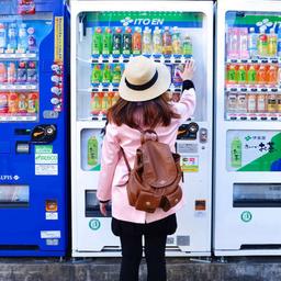 Video | Kreeften, gebruikt ondergoed en noodles: automaten leven op in Japan