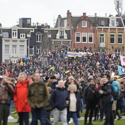 Nog negen demonstranten vast na verboden coronademonstratie in Amsterdam